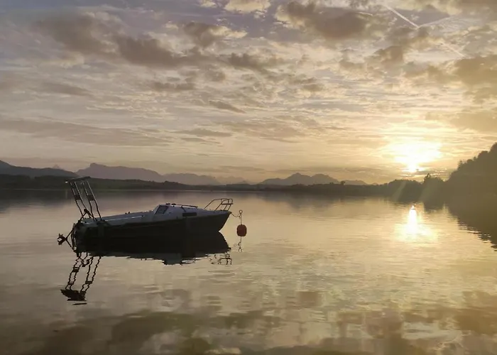 Semesterbostad Glamping Wallersee - Unter Dem Kastanienbaum Helming